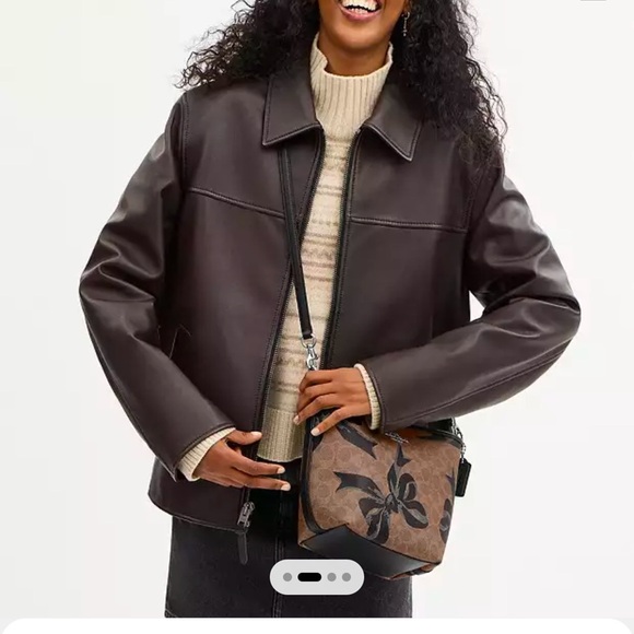 New COACH City Bucket Bag In Signature Canvas With Bow Print - Picture 7 of 12